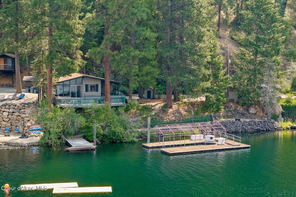 Photo of 22513 Lakewood Cove Cove, Coeur dAlene, ID 83814 (MLS # 26-7577)
