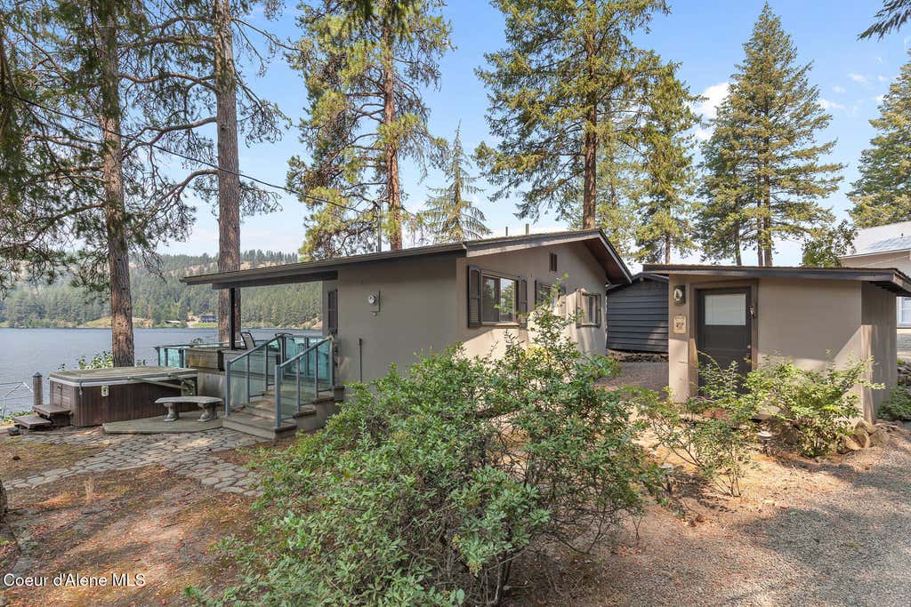 Photo of 22513 Lakewood Cove Cove, Coeur dAlene, ID 83814 (MLS # 26-7577)