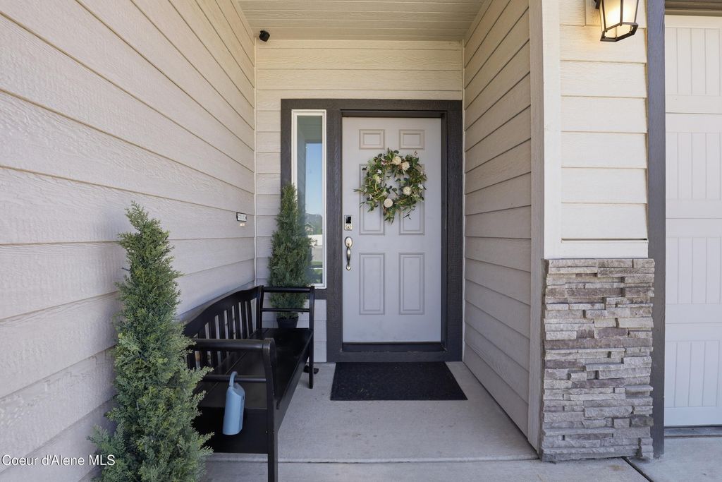 Photo of 5841 Bettis Ct, Rathdrum, ID 83858 (MLS # 26-7170)