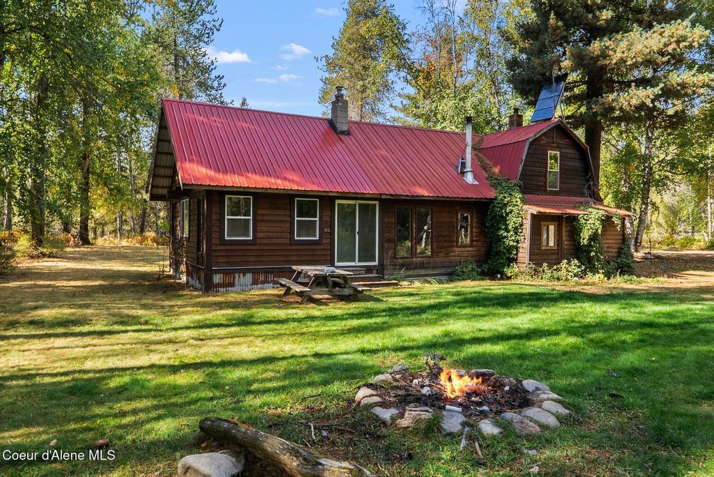 Photo of 87 Chief Joseph Ln Ln, Sandpoint, ID 83864 (MLS # 25-9966)