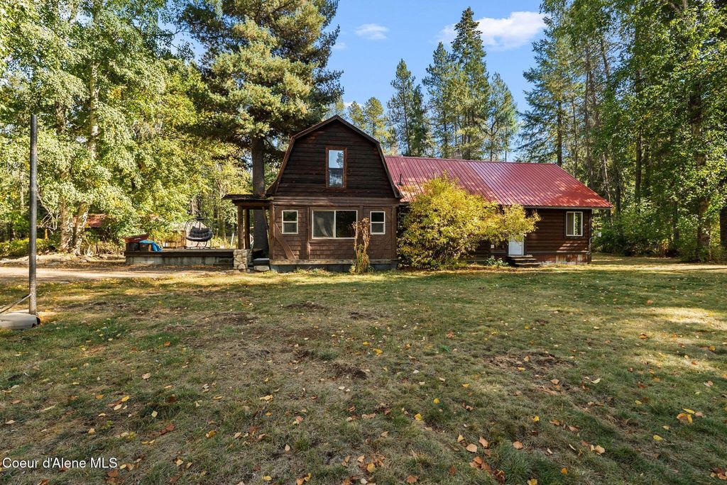 Photo of 87 Chief Joseph Ln Ln, Sandpoint, ID 83864 (MLS # 25-9966)