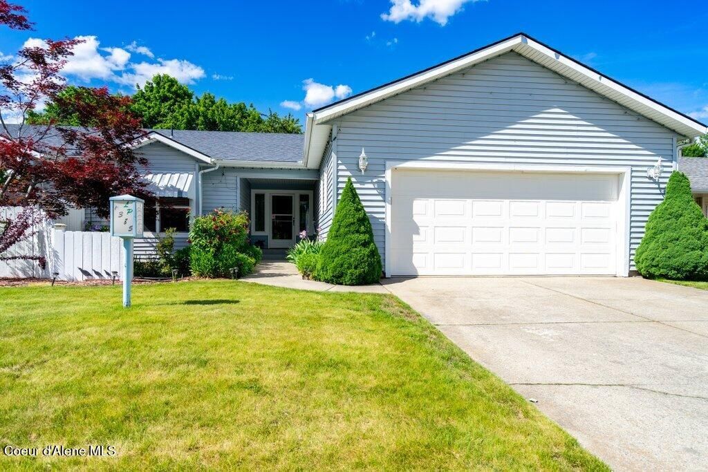 Photo of 1385 Woodlawn DR, Hayden, ID 83835 (MLS # 26-5655)