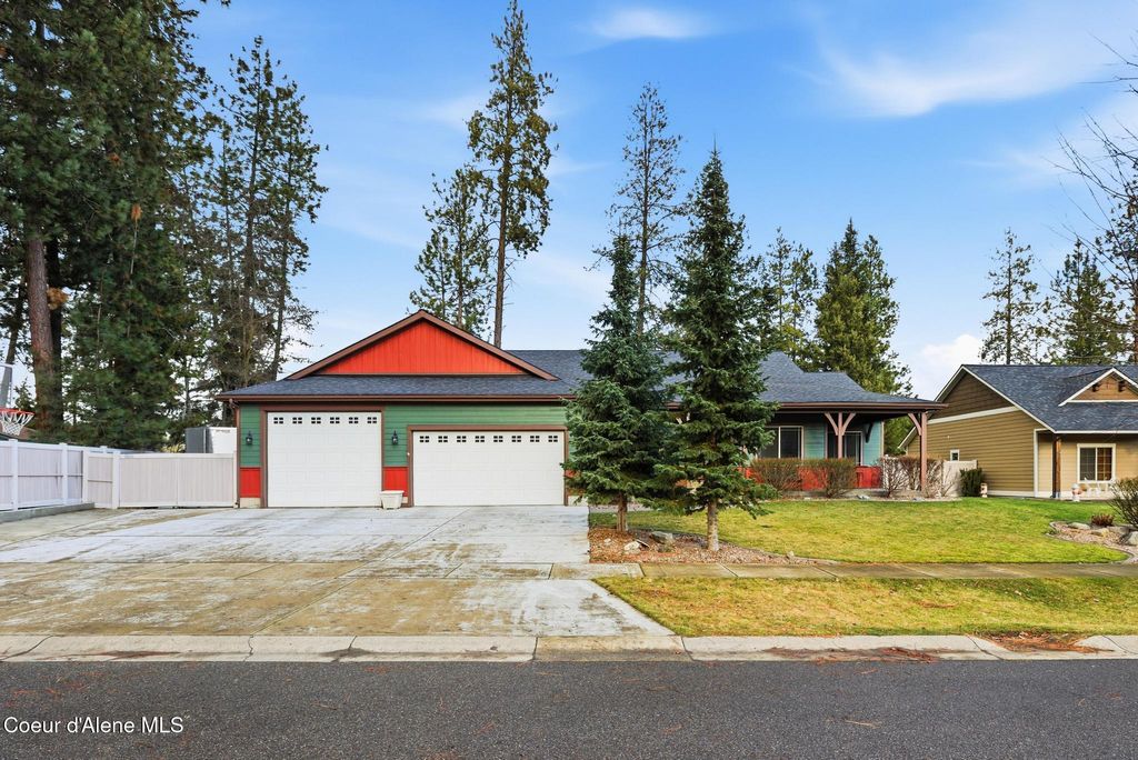 Photo of 6127 Teak St, Post Falls, ID 83854 (MLS # 26-371)
