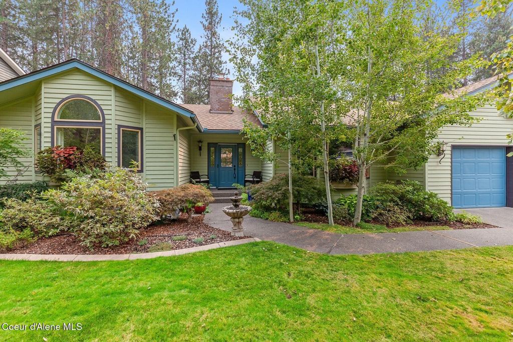 Photo of 3867 Fairway Dr Dr, Coeur dAlene, ID 83815 (MLS # 25-9215)