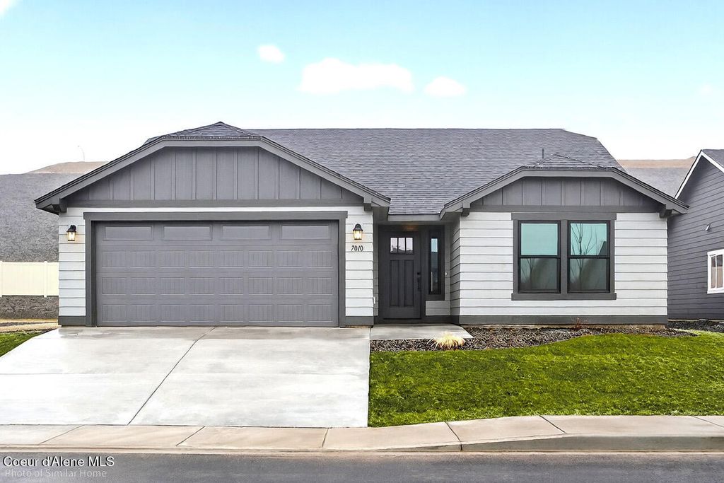 Photo of 13572 APEX Way, Hayden, ID 83835 (MLS # 26-926)