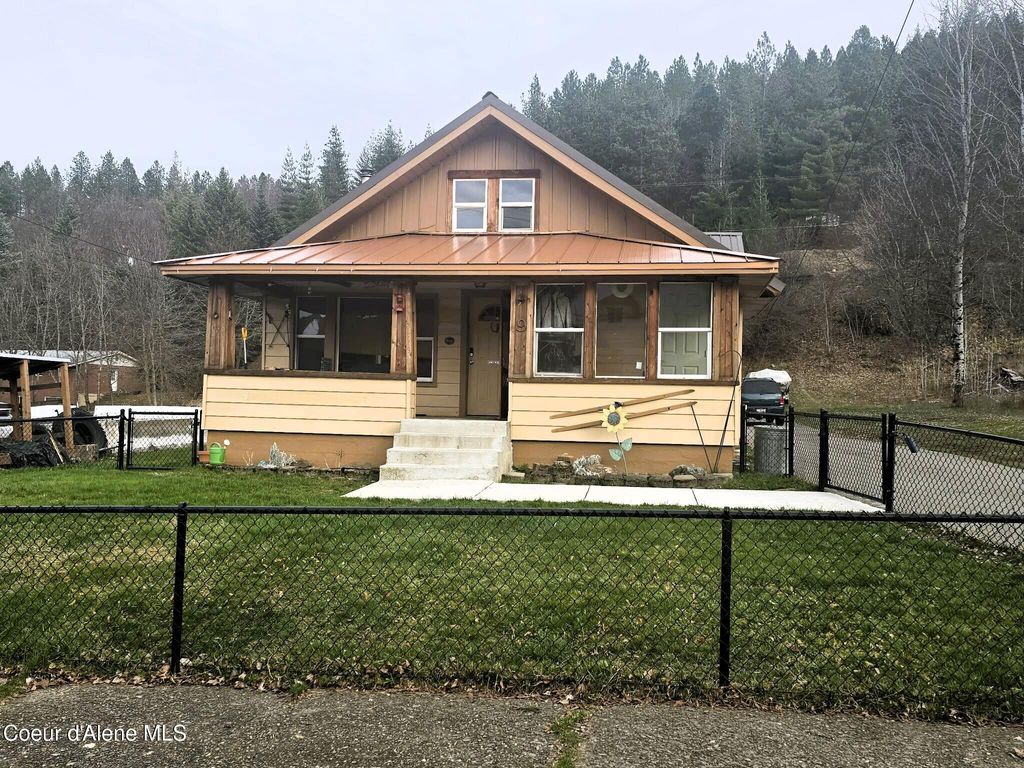 Photo of 9 Kellogg Ave, Kellogg, ID 83837 (MLS # 26-2959)