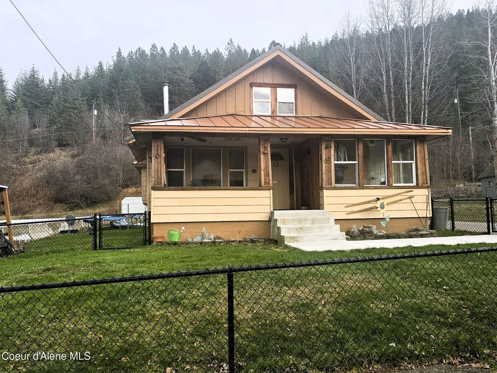 Photo of 9 Kellogg Ave, Kellogg, ID 83837 (MLS # 26-2959)