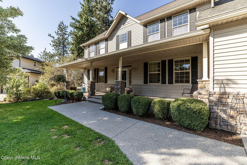 Photo of 769 SOUTHWOOD Ct, Hayden, ID 83835 (MLS # 25-9809)