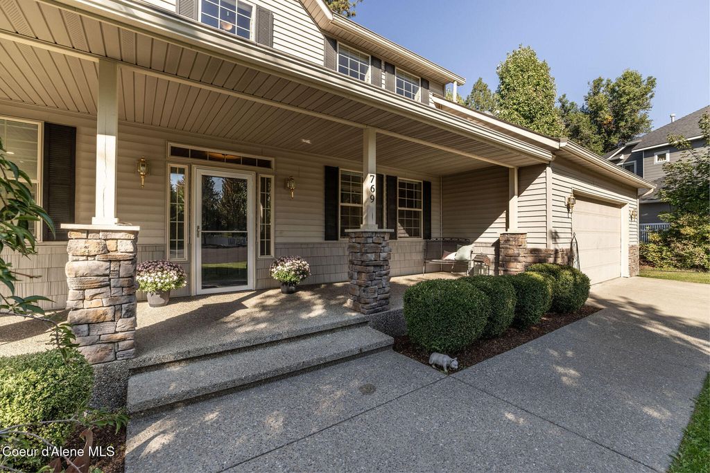 Photo of 769 SOUTHWOOD Ct, Hayden, ID 83835 (MLS # 25-9809)