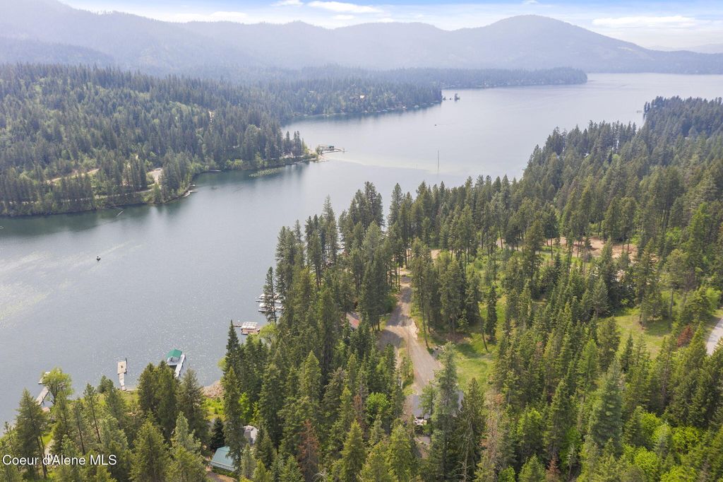 Photo of 12704 Lakewood Dr, Hayden, ID 83835 (MLS # 25-10003)