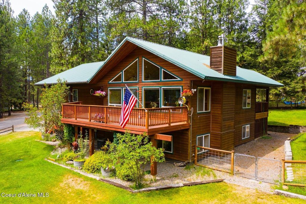 Photo of 493 Rim Dr, Moyie Springs, ID 83845 (MLS # 26-7440)