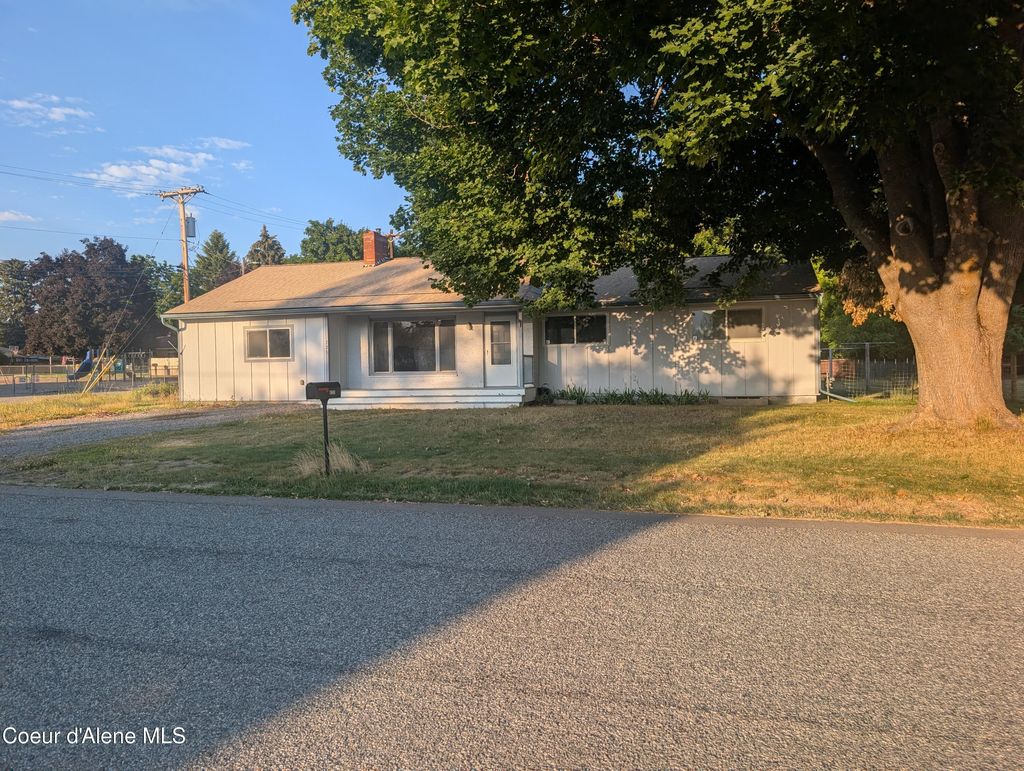 Photo of 6725 Augusta St, Bonners Ferry, ID 83805 (MLS # 26-7430)