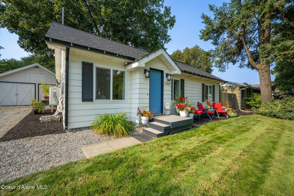 Photo of 1039 16TH St, Coeur dAlene, ID 83814 (MLS # 25-9945)