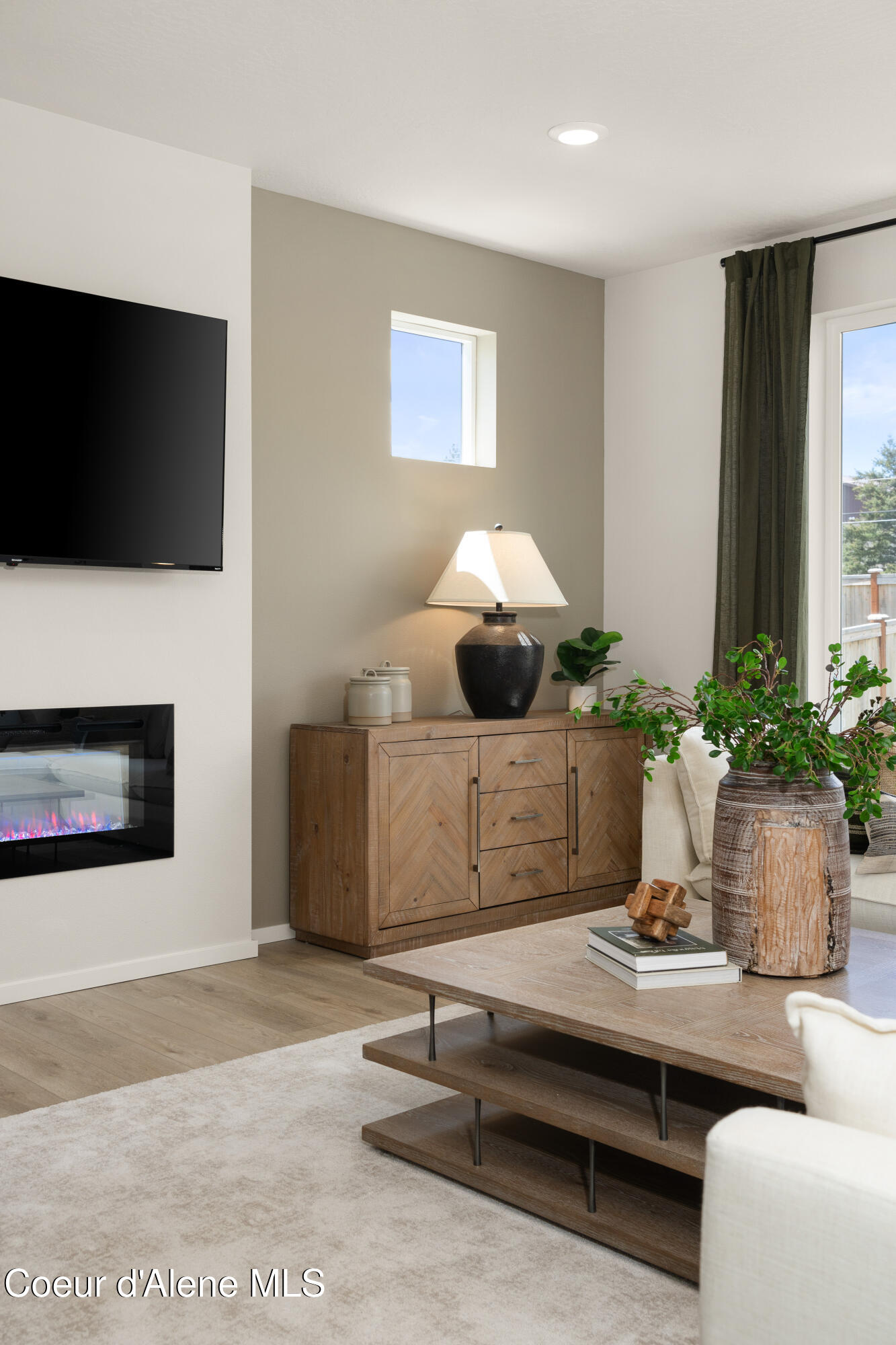 Hayden, Idaho 83835, United States, 4 Bedrooms Bedrooms, ,3 BathroomsBathrooms,Residential,Active,560