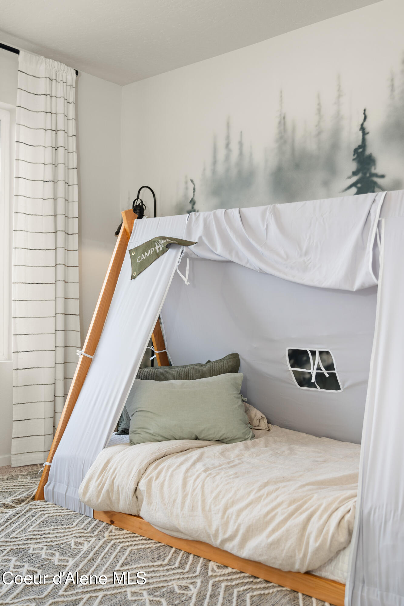 Hayden, Idaho 83835, United States, 4 Bedrooms Bedrooms, ,3 BathroomsBathrooms,Residential,Active,560