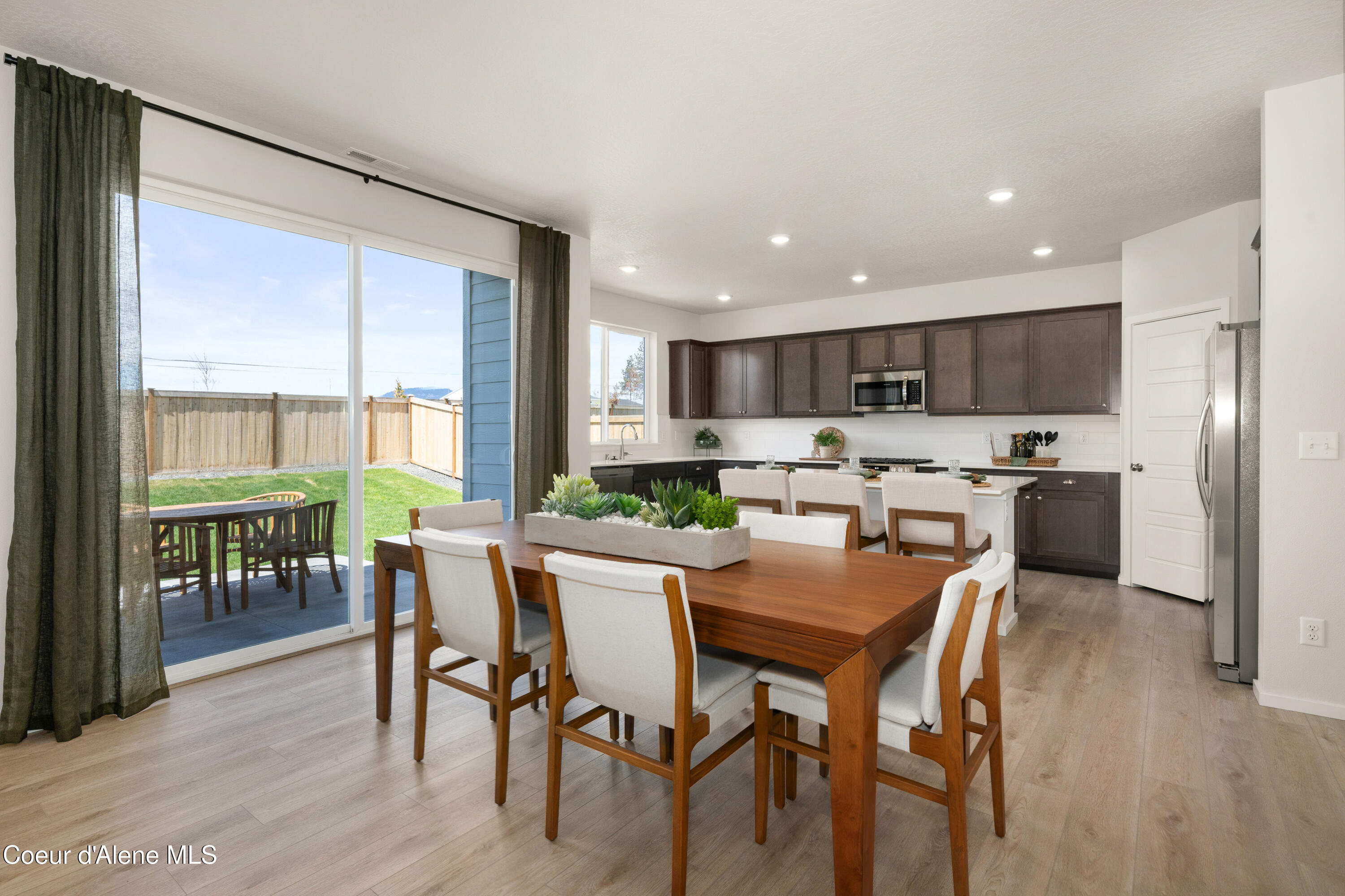 Hayden, Idaho 83835, United States, 4 Bedrooms Bedrooms, ,3 BathroomsBathrooms,Residential,Active,560