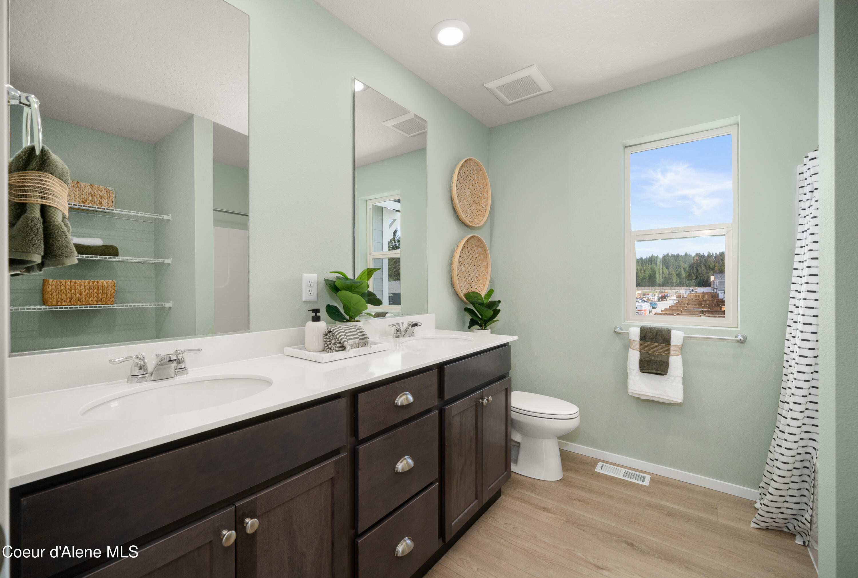 Hayden, Idaho 83835, United States, 4 Bedrooms Bedrooms, ,3 BathroomsBathrooms,Residential,Active,560