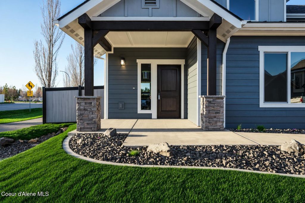 Photo of 693 MONASHEE Ct, Hayden, ID 83835 (MLS # 26-2752)