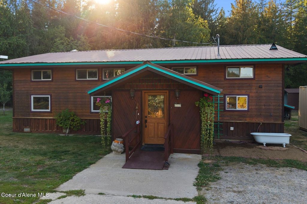 Photo of 159 Horse Ln, Sandpoint, ID 83864 (MLS # 25-9769)