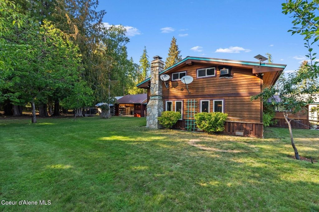Photo of 159 Horse Ln, Sandpoint, ID 83864 (MLS # 25-9769)