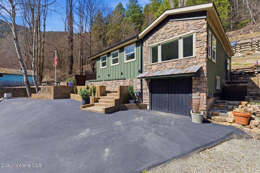 Photo of 632 Main St, Wardner, ID 83837 (MLS # 26-2893)