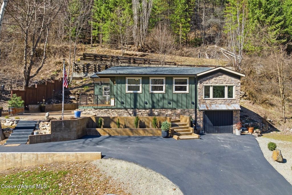 Photo of 632 Main St, Wardner, ID 83837 (MLS # 26-2893)