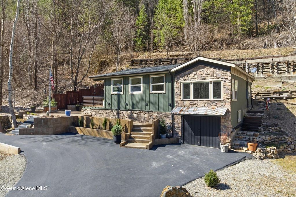 Photo of 632 Main St, Wardner, ID 83837 (MLS # 26-2893)