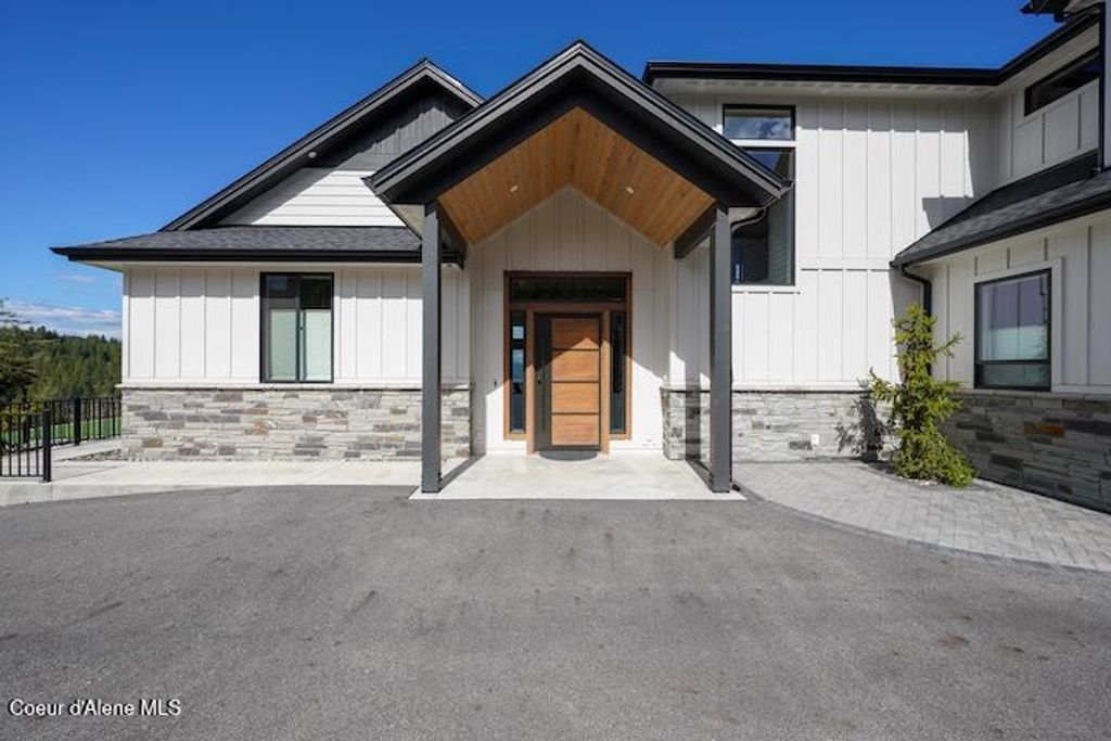 Photo of 12548 VATLAND Dr, Post Falls, ID 83854 (MLS # 25-3279)
