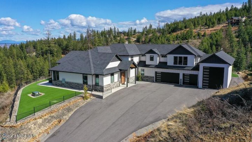 Photo of 12548 VATLAND Dr, Post Falls, ID 83854 (MLS # 25-3279)