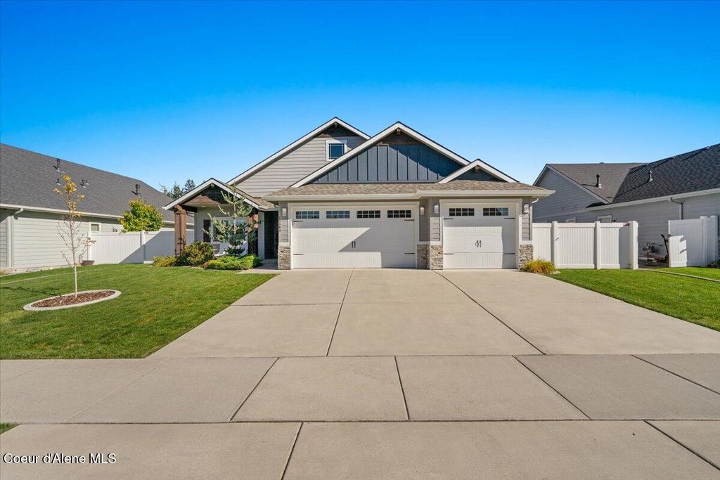 Photo of 10684 BARCELONA St, Hayden, ID 83835 (MLS # 25-10156)