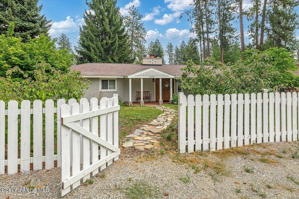 Photo of 5050 Ezy St, Coeur dAlene, ID 83815 (MLS # 26-1549)