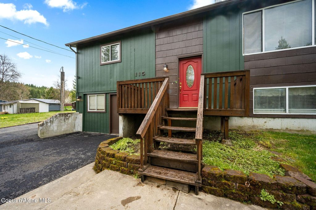 Photo of 115 Belair Dr, Pinehurst, ID 83850 (MLS # 26-3649)