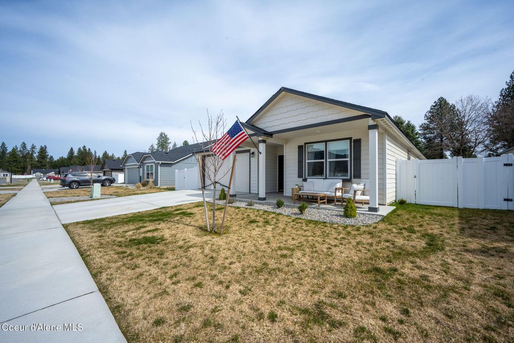 Photo of 16037 Hadley Loop, Rathdrum, ID 83858 (MLS # 26-2881)