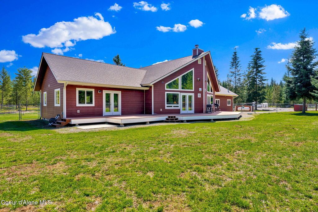 Photo of 386 Ursa Ln, Priest River, ID 83856 (MLS # 26-4230)
