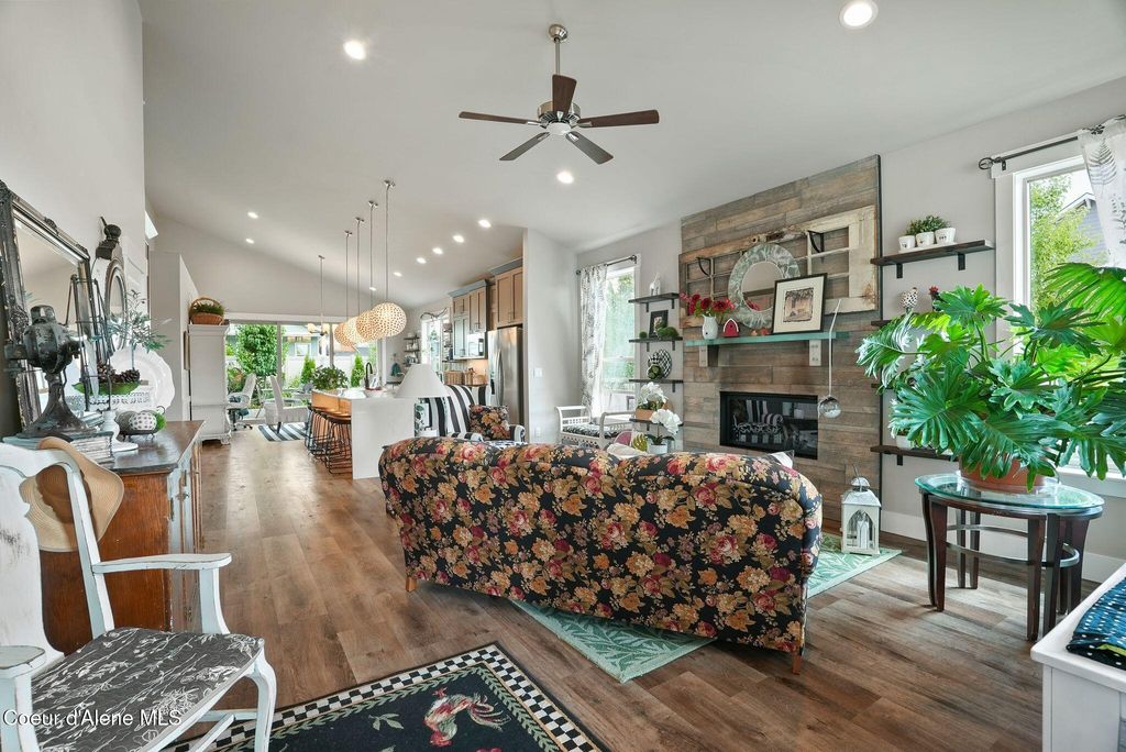 Photo of 7996 Hibiscus Ln, Coeur dAlene, ID 83814 (MLS # 25-10991)