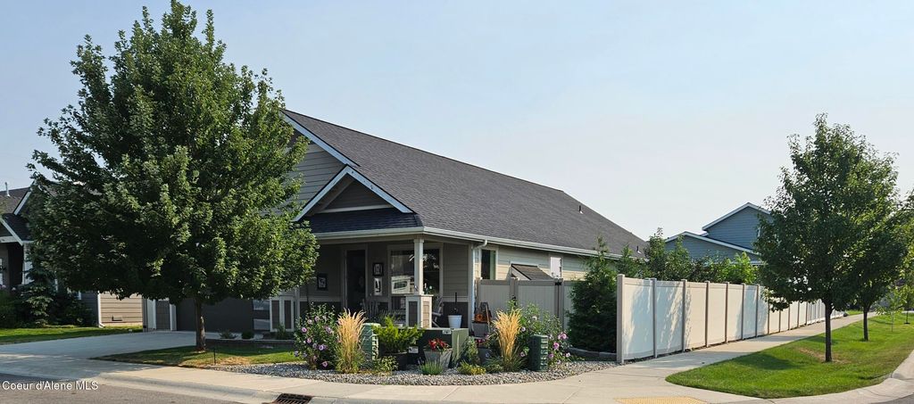 Photo of 7996 Hibiscus Ln, Coeur dAlene, ID 83814 (MLS # 25-10991)