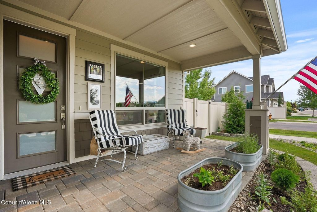 Photo of 7996 Hibiscus Ln, Coeur dAlene, ID 83814 (MLS # 25-10991)