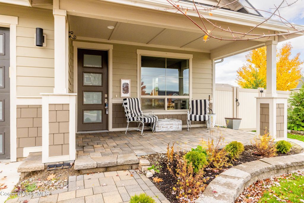 Photo of 7996 Hibiscus Ln, Coeur dAlene, ID 83814 (MLS # 25-10991)