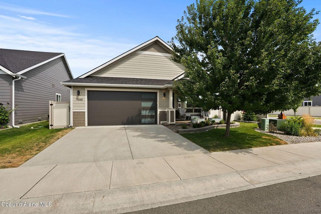 Photo of 7996 Hibiscus Ln, Coeur dAlene, ID 83814 (MLS # 25-10991)