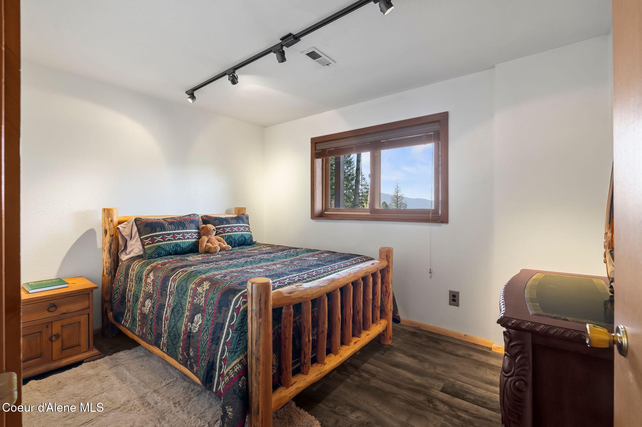 235 Larkin Ln, Sandpoint, Alaska image 44