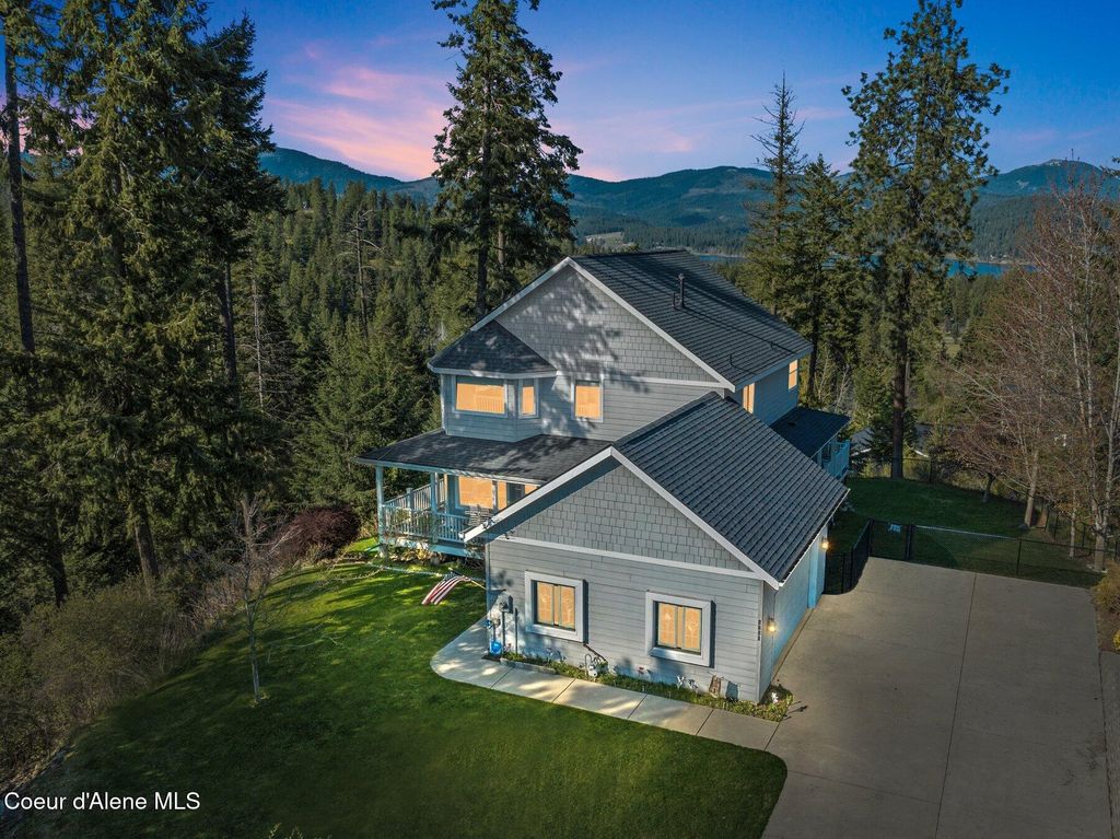 Photo of 9798 WILLOWHERB Ct, Hauser, ID 83854 (MLS # 25-10768)