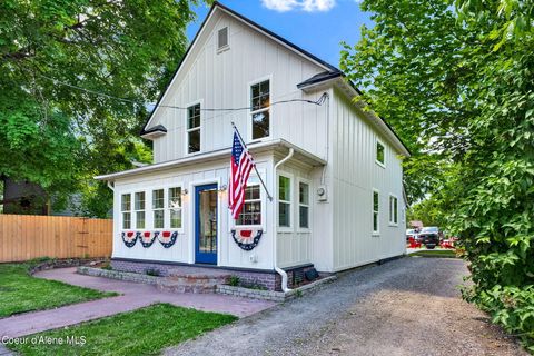 Single Family Residence in Sandpoint ID 917 Boyer Ave.jpg