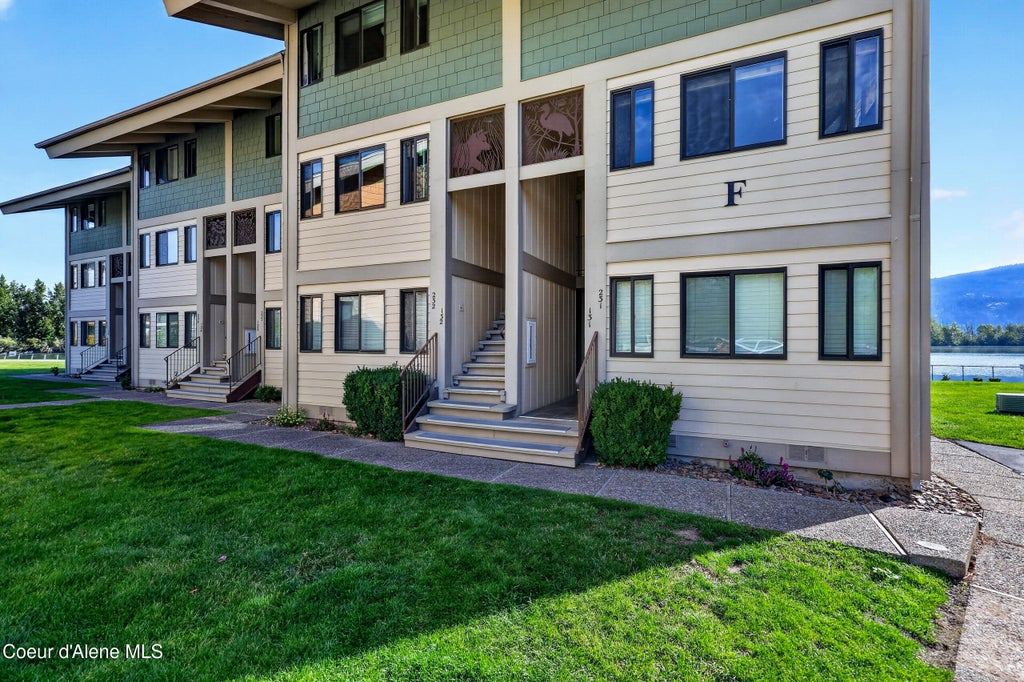 Photo of 301 Iberian WAY #APT 231, Sandpoint, ID 83864 (MLS # 26-9793)