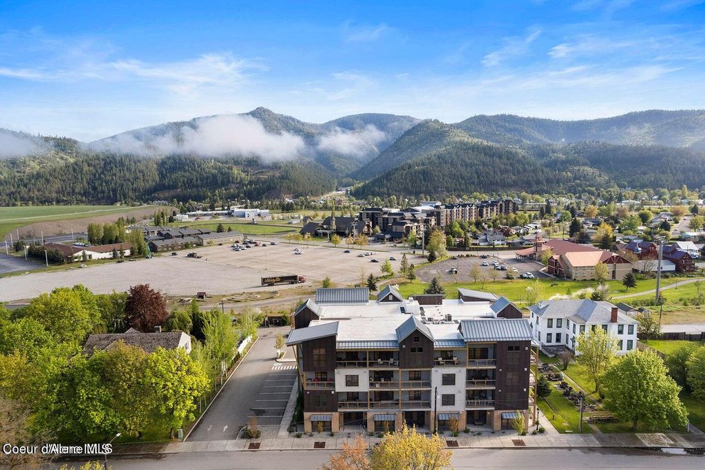 Photo of 834 Mc Kinley #APT 404, Kellogg, ID 83837 (MLS # 26-2681)