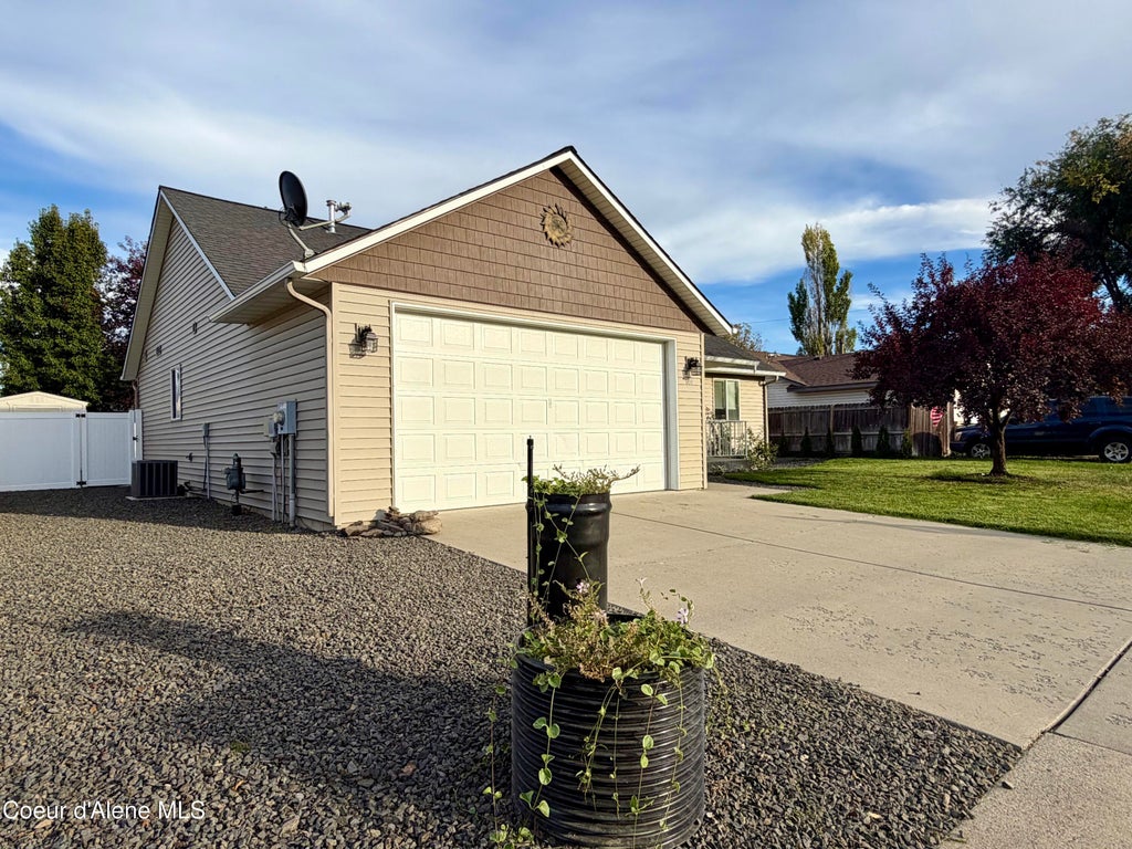 Photo of 600 Elm Rd, Post Falls, ID 83854 (MLS # 26-7439)