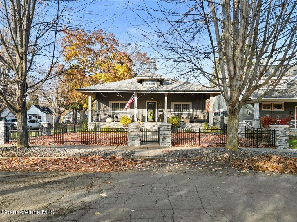 Photo of 801 COEUR D ALENE Ave, Coeur dAlene, ID 83815 (MLS # 25-10944)