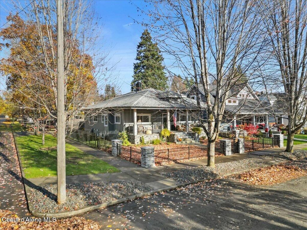 Photo of 801 COEUR D ALENE Ave, Coeur dAlene, ID 83815 (MLS # 25-10944)