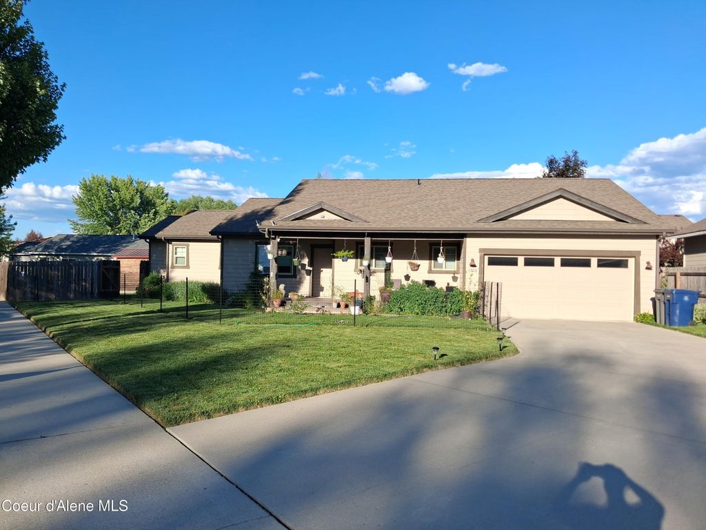 Photo of 1206 Honeysuckle Ave, Sandpoint, ID 83864 (MLS # 26-6643)