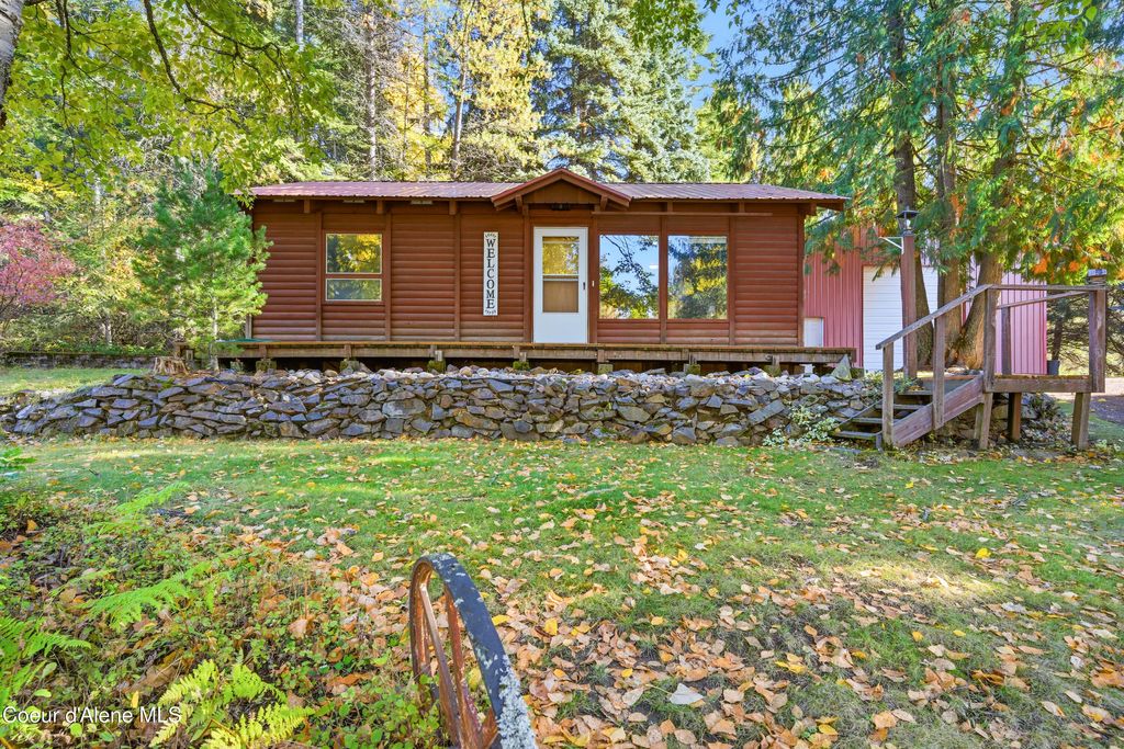 Photo of 1306 Lakeshore Dr, Sagle, ID 83860 (MLS # 25-10577)