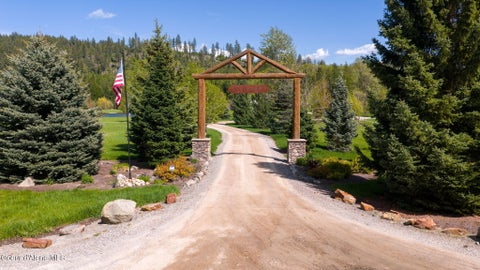 Photo of 289 Gold RD, Naples, ID 83847 (MLS # 26-9338)
